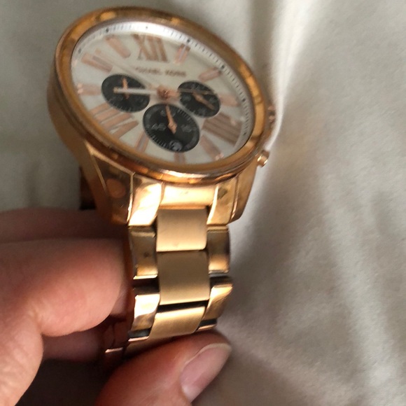 Michael Kors Authentic Rose Gold Watch - Picture 3 of 4
